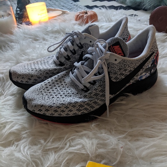 Nikes sport shoes - Picture 2 of 3